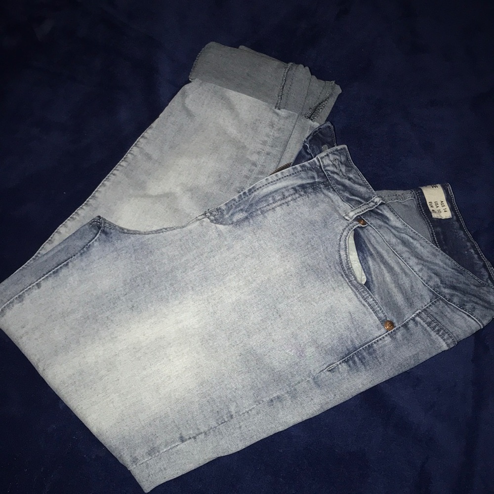 Light wash skinny jeans